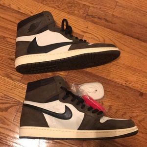 Size 13 Travis Scott High Jordan 1s. Comes with red, brown, black, white laces.